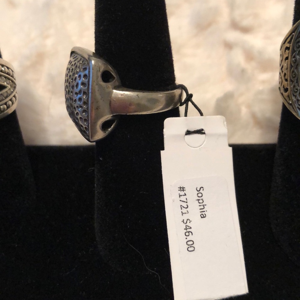 Ring size 7 - Picture 2 of 2